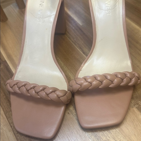 Nine West Ankle Strap Heels Nude Women’s 7 1/2 3 in heel chunky heel - Picture 3 of 6